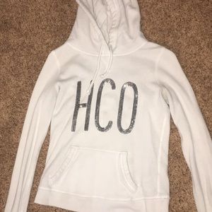 white hollister sweatshirt